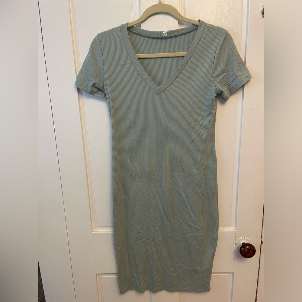 Ribbed short sleeved maternity dress